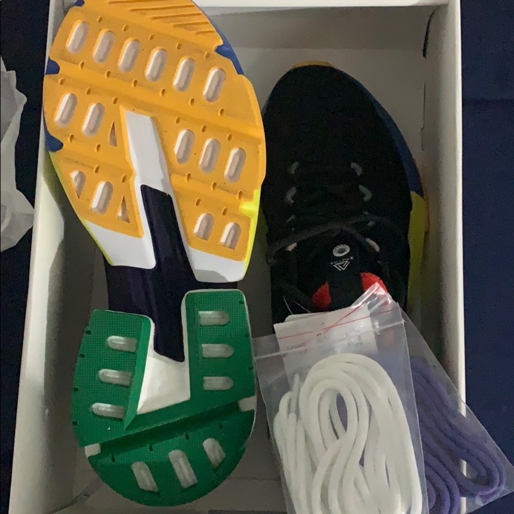 Shoes - Picture 3 of 4